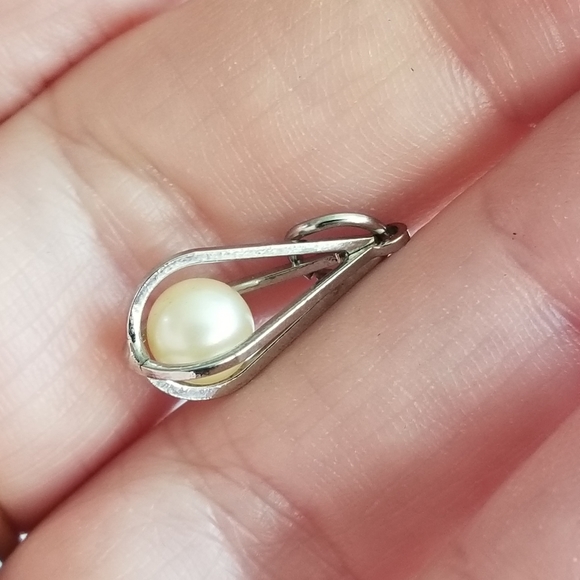 Dainty caged pearl pendant charm silver tone - Picture 7 of 8